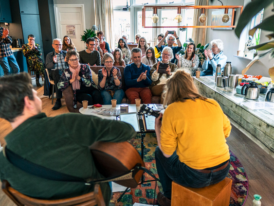 Lekker Gluren bij de Buren