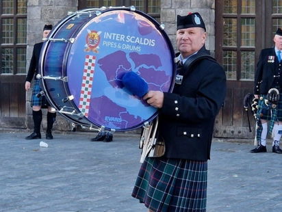Arie van Sluis uit Oostkapelle speelt mee tijdens de grootste taptoe ter wereld