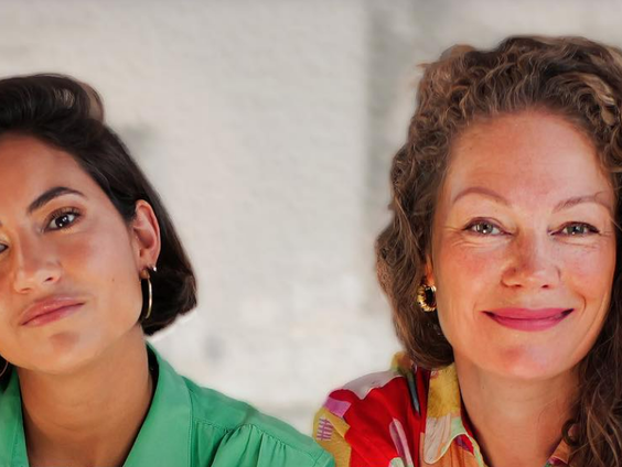 Eva Hoeke maakt de taalpodcast 'Hoeke & Boeke'