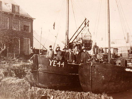 'Het water is kwaad': Anneke Jumelet brengt boek uit over de vergeten helden van Yerseke!