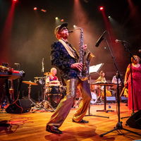 Kees ontvangt een bericht van levende legende Idris Ackamoor