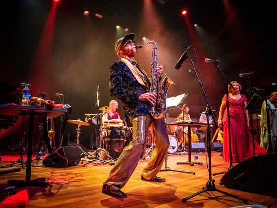 Kees ontvangt een bericht van levende legende Idris Ackamoor