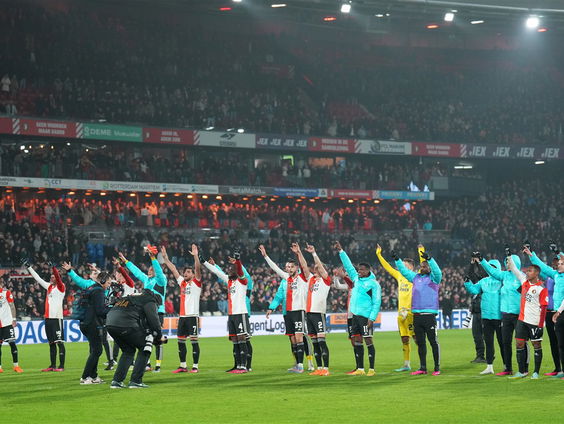 Andy van der Meijde met een voetbal-update