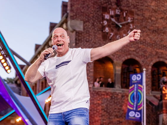 Jan Biggel brengt nieuwe plaat uit: 'Lege pullen'