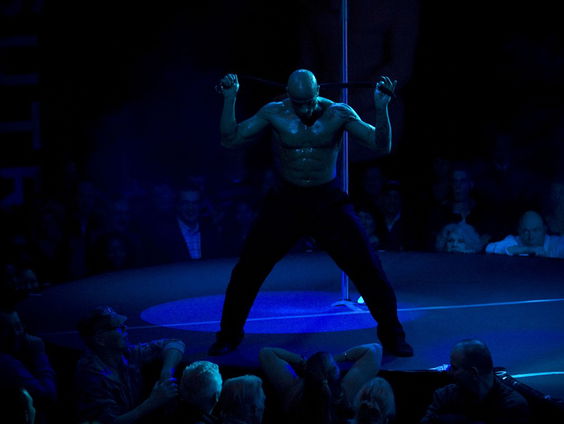 Bobbie Eden over de Kamasutrabeurs: "Lekker verdwalen in het erotisch doolhof of losgaan in het Swingerscafé"