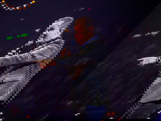 John West: "Ik heb een centimeter gepakt en de ringmaat opgemeten"