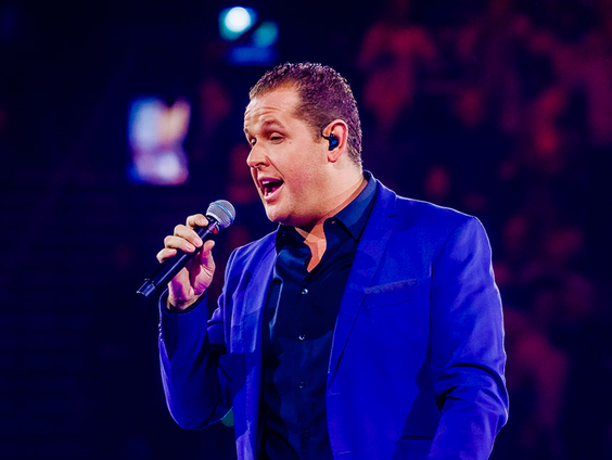 John West over huwelijksnacht: "Voeten in de lucht, want die deden aardig pijn"
