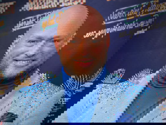 Jeffrey Kuipers kondigt zijn nieuwe single 'Vet gezellig' voor het eerst aan op de radio