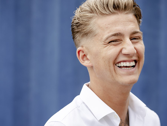 Mart Hoogkamer genomineerd voor Edison: "Ik val bijna van de bank joh!"