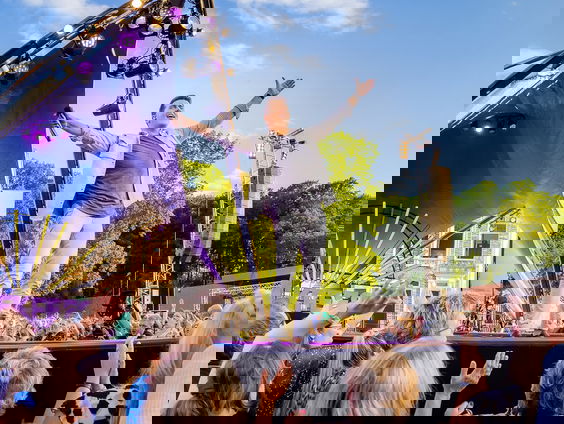 Jan Smit onthult de eerste locatie van het Muziekfeest op het Plein