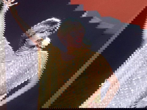 Half zes, half zacht: Adèle Bloemendaal met 'Malle babbe'