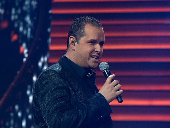 Kippenvel bij John West tijdens zijn optredens bij de Toppers