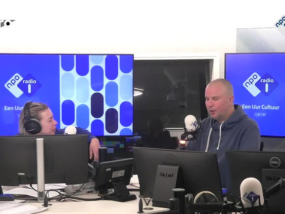 Dichter Tsead Bruinja vertelt Teddy Tops hoe zijn overleden moeder hem hielp zijn 'stem' te vinden