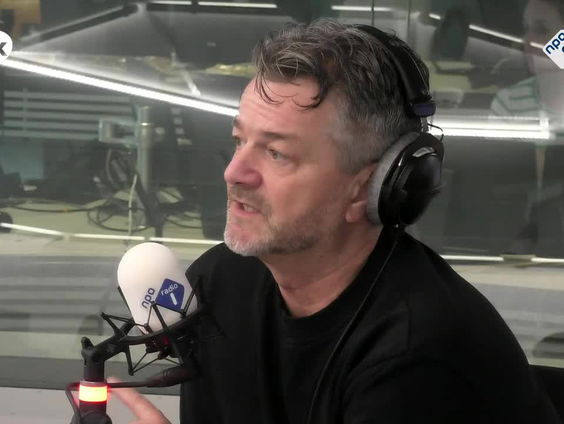 Acteur Kasper van Kooten vertelt over dateleven en blikt terug op acteercarrière