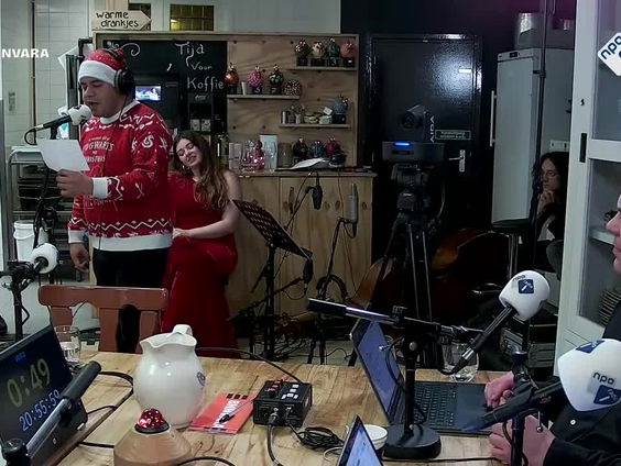 'Zingende browniebakker' Diego zingt 'We Are The World'