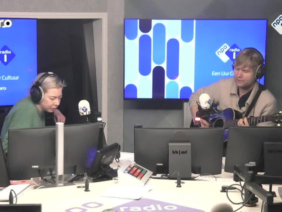 AWKWARD i live bij Teddy Tops (inclusief lof voor schrijver Tonke Dragt)