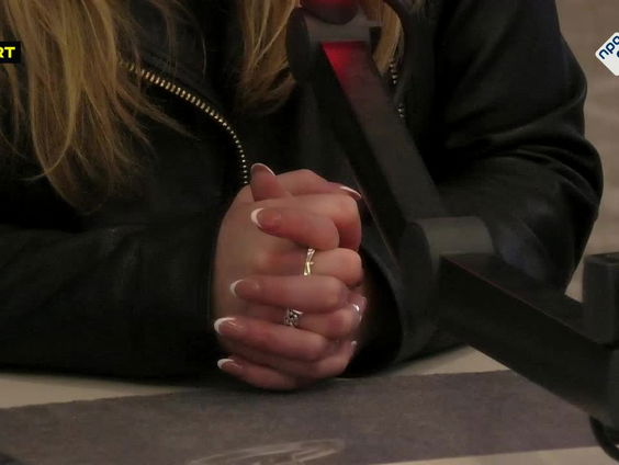 Online sokken verkopen: een eerste stap naar sekswerk?