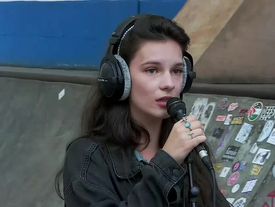 Lara Esteruelas speelt live!