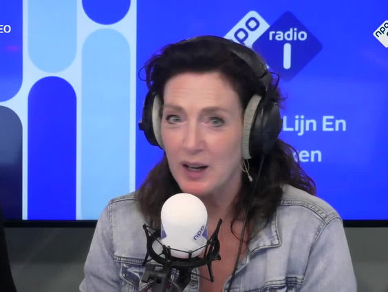 Canadese IJshockeyer Austin Crossley Kemphaan in Eindhoven