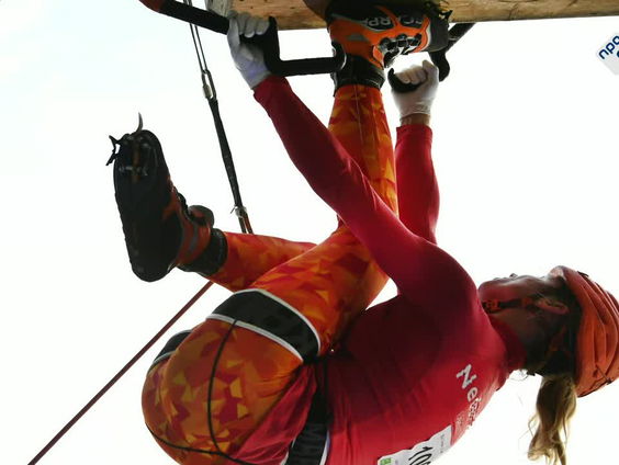 IJsklimmen in een tent: topklimster Van der Steen traint in achtertuin