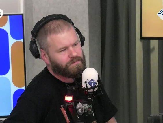 Schrijver James Worthy op De Perstribune: 'Ben vrienden geworden met Worthy de Jong'