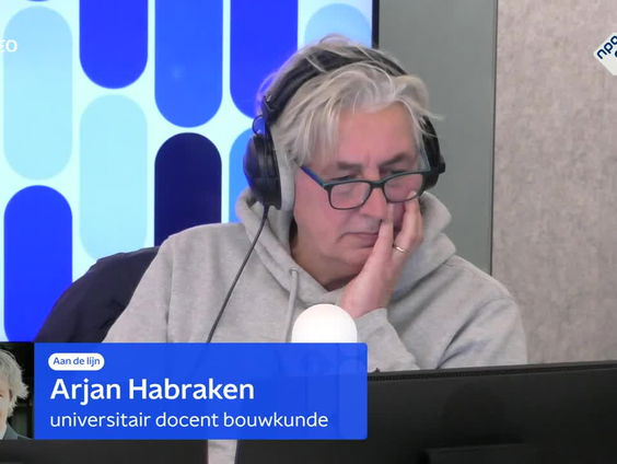 Waarom levert sneeuw op platte daken een probleem op?