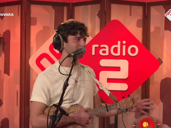 Hoe Mark Ambors ouders niet doorhadden dat ze naar zijn liedje luisterden