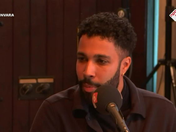 Journalist Bo Hanna over zijn boek Baba. Bo en zijn broers werden door hun vader ontvoerd en in Baba besc ...