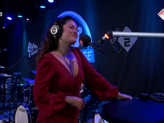 Lorrèn vertelt over haar aankomende album én brengt primeur