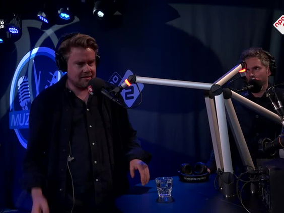 HAEVN vertellen de tactieken met het publiek tijdens hun intieme optredens