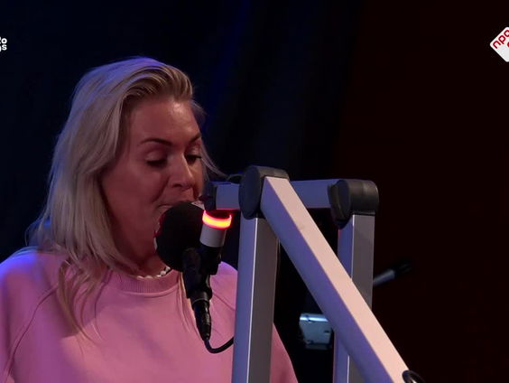 Miss Montreal beantwoord vragen uit het publiek