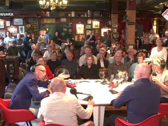 Hubba Hup Wijkhub Rotterdam met wethouder Robert Simons en gastheer Ron Riesmeijer