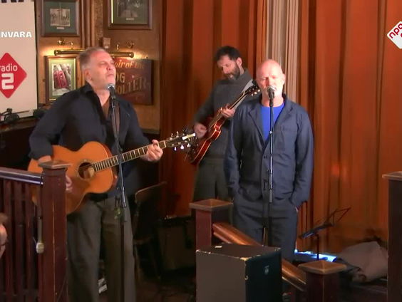 Kommil Foo - Mag Het Licht Aan - live bij Spijkers met Koppen