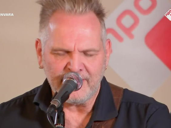 Kommil Foo - Trek Je Schoenen Aan - live bij Spijkers met Koppen