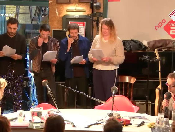 Cabaret: Wat brengt ons het nieuwe jaar! Bel maar in....