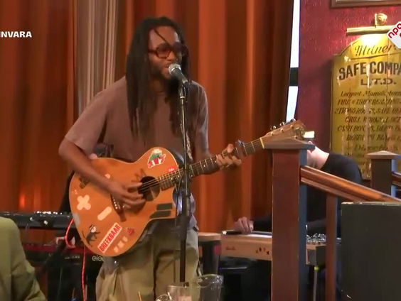 Gerson Main - Superheld - live bij Spijkers met Koppen