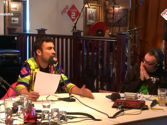 Cabaret: Aron brengt positief nieuws in duistere tijden