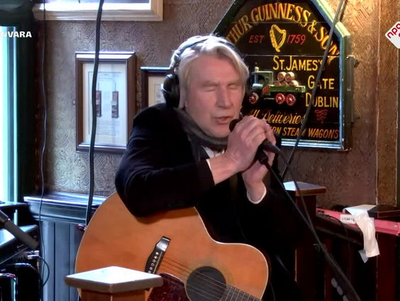 Frank Boeijen - Gouden Bergen - live bij Spijkers met Koppen