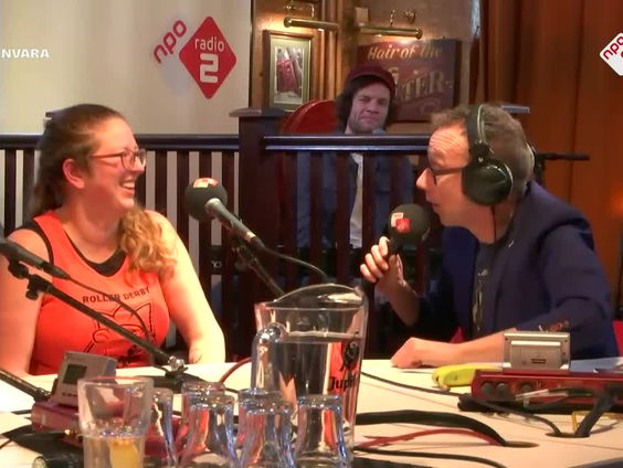 Annika, Kathleen en Vesper bereiden zich voor op het WK roller derby