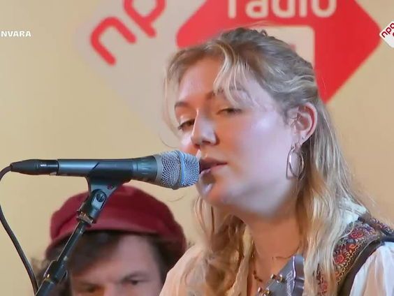 Jana Mila - Rosie - live bij Spijkers met Koppen