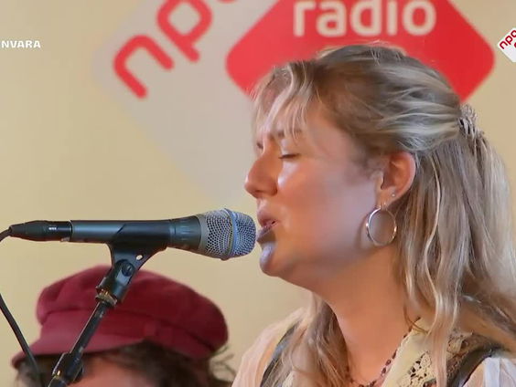 Jana Mila - Like Only Lovers Could - live bij Spijkers met Koppen