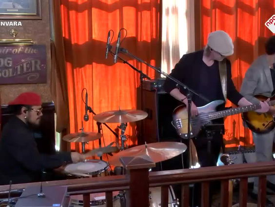 Jennie Lena - Run Through The Jungle - Live bij Spijkers met Koppen