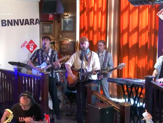 Hiigo - Alles Wat Ik Zoek - live bij Spijkers Met Koppen