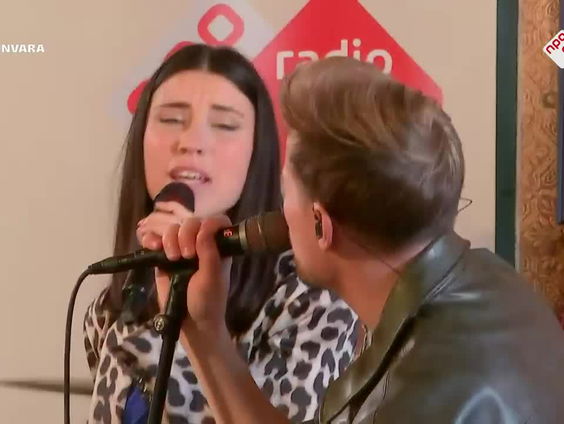 Jack Jarryd Ft. Emma Luca - Heavy - Live bij Spijkers met Koppen