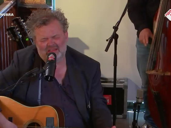 Daniël Lohues - Laot Mij - live bij Radio 2