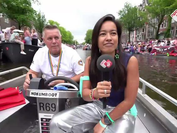 Chantal Koolhoven mee op privéboot tijdens Canal Parade: 'Dit is super vet!'