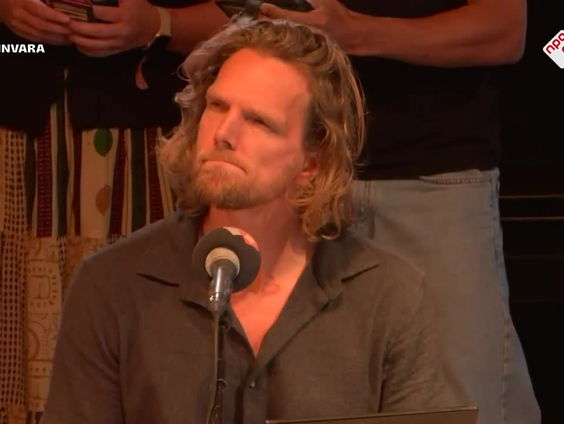 Cabaret: Jan Slagter viert 20-jarig jubileum van zijn Omroep Max