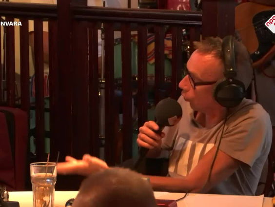 Wereldkampioen Freerunning Siebe leert Dolf hoe hij nog sneller op het station kan komen.