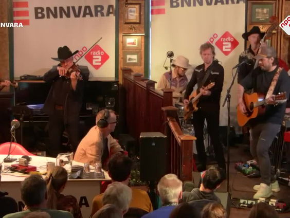 Waylon - They Call Me A Playboy - Live bij Spijkers met Koppen