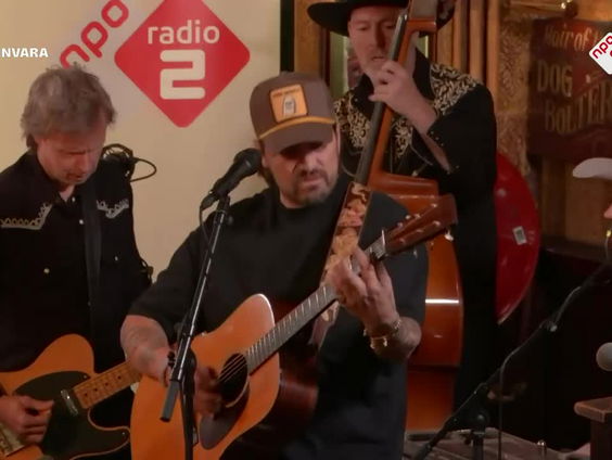 Waylon - She Needs Lovin' Too - Live bij Spijkers met Koppen